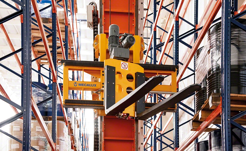 The Aromaty Fragrances stacker crane carries out the storage tasks