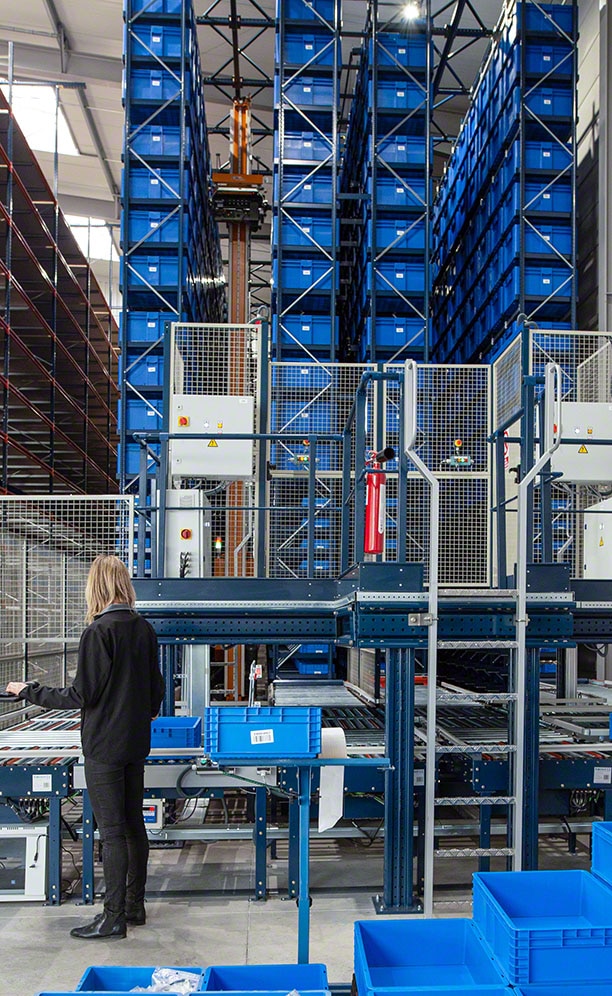 The automated installation for boxes streamlines picking of small parts