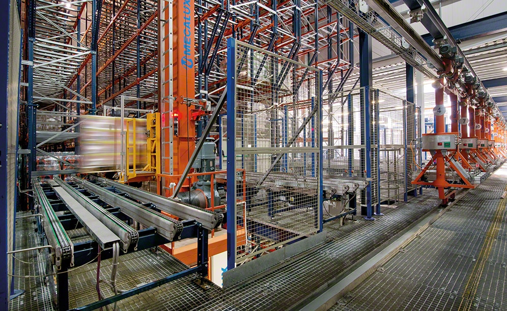 The automated warehouse of Sokpol with storage capacity for 28,400 pallets