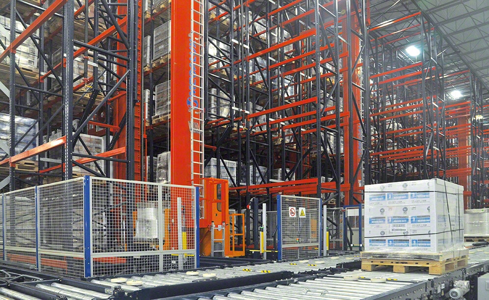 Interlake Mecalux automated system helps Charter Next Generation store products of all shapes and sizes beplay最新官Interlake Mecalux自动化系统帮助Charter Next商店储存各种形状和大小的产品