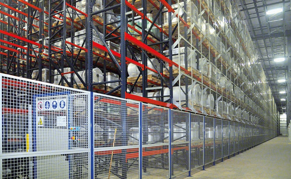 The aisles feature double-depth racking on both sides that is 39’ high and 459’ long in order to achieve maximum capacity