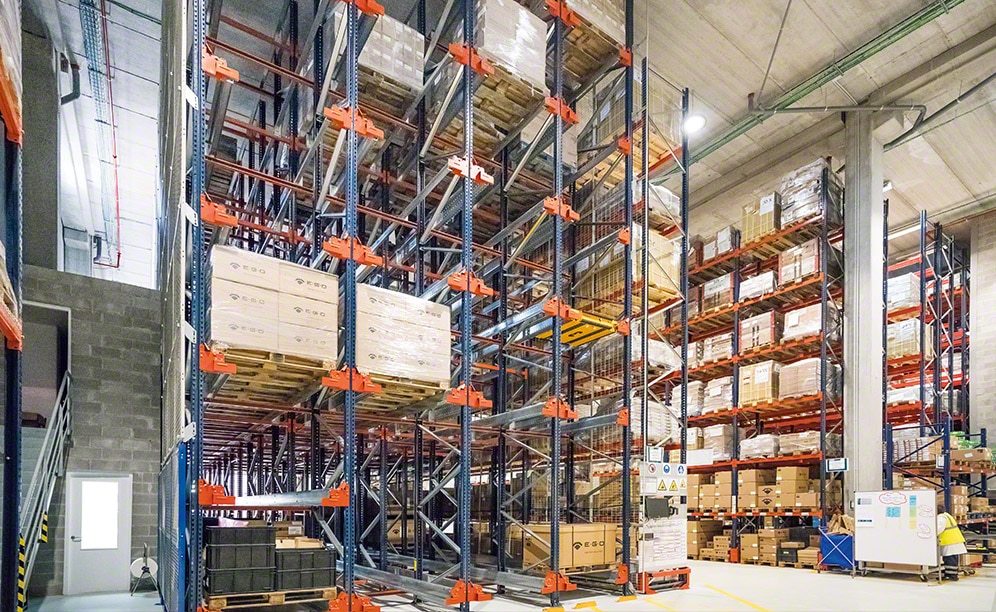 Interlake Mecalux equipped the facility with the high-density Pallet Shuttle system, two blocks of Movirack mobile racks and pallet racking Interlake Mecalux equipped the facility with the high-density Pallet Shuttle system, two blocks of Movirack mobile racks and pallet racking