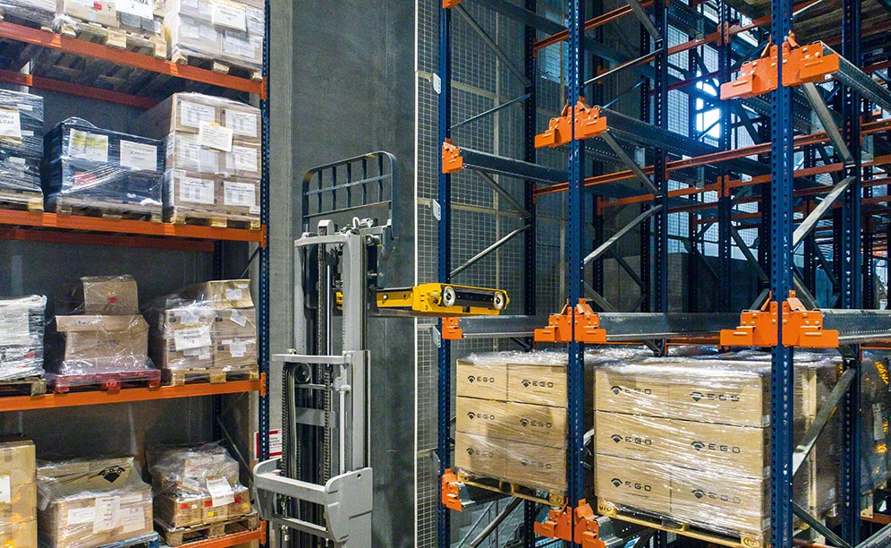The block with the semi-automatic Pallet Shuttle system comprises 25 channels that are 46' long and able to store 16 pallets deep