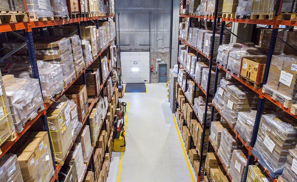 The four blocks of selective pallet racks can accommodate 287, 32ʺ x 48ʺ sized pallets