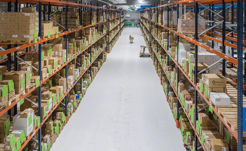 The pallet racking system provides direct access to the SKUs The pallet racking system provides direct access to the SKUs