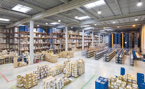 The installation supplied by Interlake Mecalux consists of an AS/RS for boxes, selective pallet racking and racks with put-to-light devices