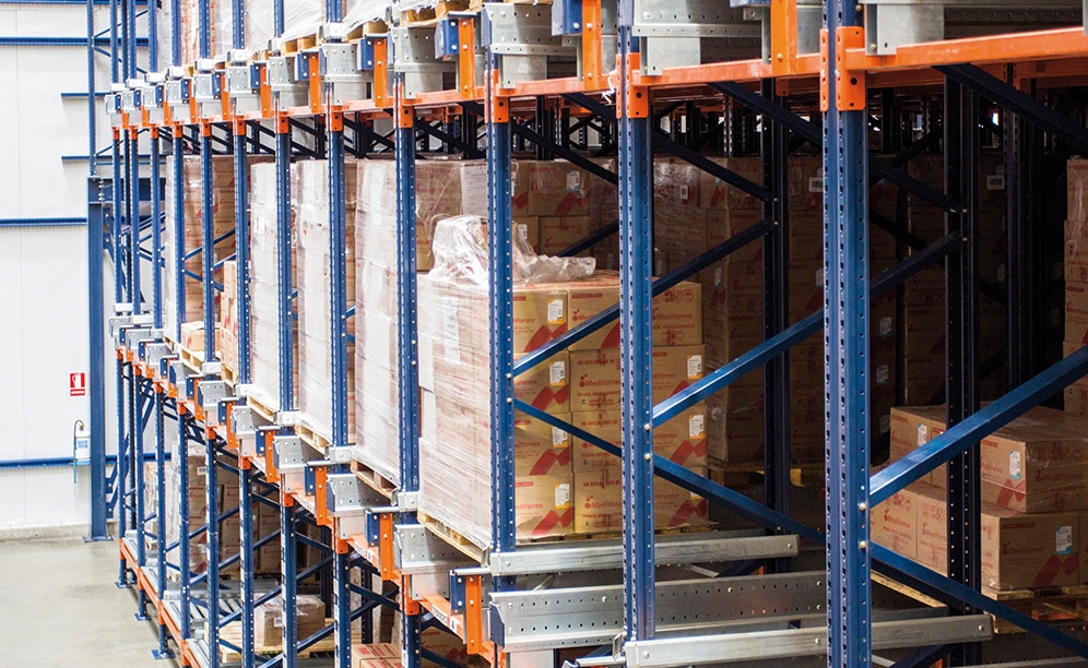 The pharmaceutical Medifarma builds a clad-rack warehouse filled with pallet racking that uses the Pallet Shuttle system to support its continued growth