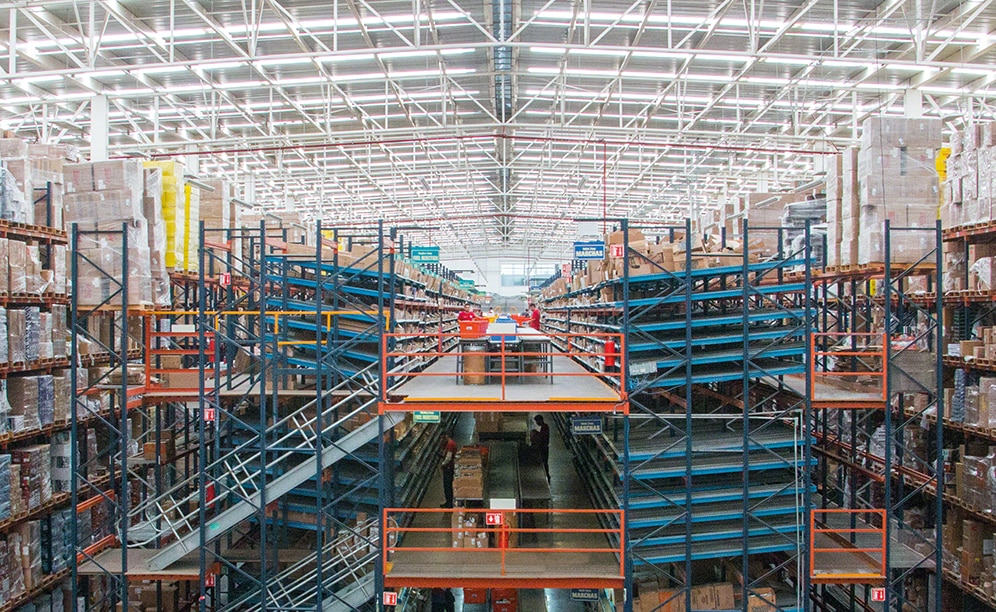 Live picking racks are the highlight of the new Apymsa warehouse, a leading Mexican company in the sale of automotive parts