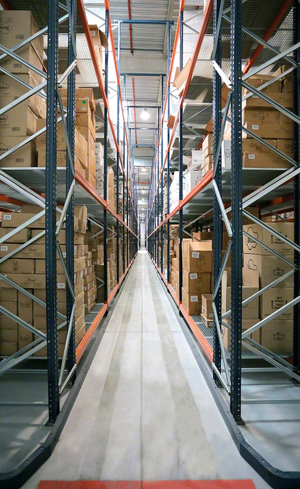 The selective pallet rack are 133' long