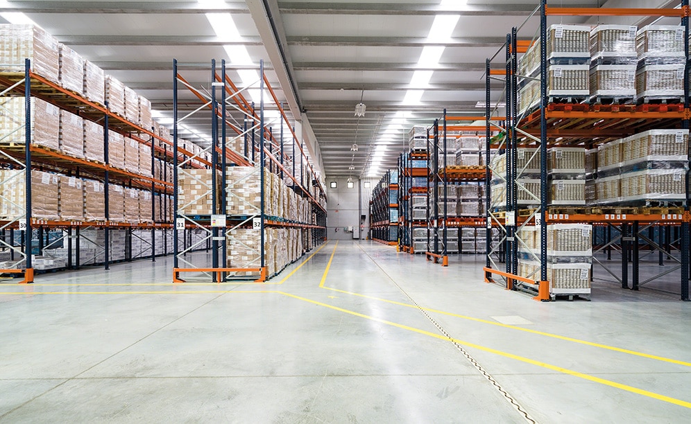 Both solutions offer direct access to the merchandise, which facilitates faster goods management and stock control