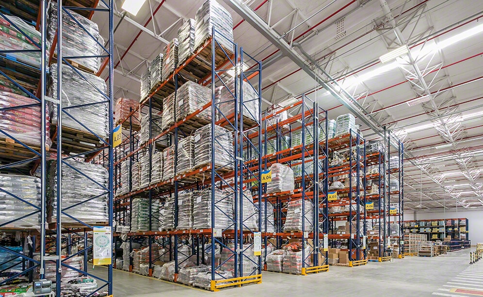 With a height of 31’, the selective pallet racks in this area can store 3,808 pallets of 39