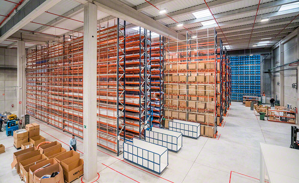Triple storage solution: the Venair distribution center Triple storage solution: the Venair distribution center