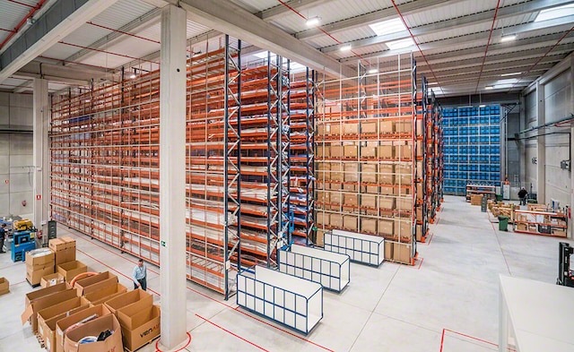 The Venair warehouse is equipped with three different storage systems by Interlake Mecalux: pallet racking, narrow aisle racking and an automated miniload system
