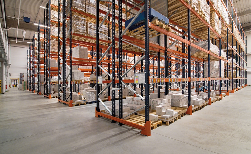 Interlake Mecalux has installed standard pallet racking, which offers direct access to the goods and has a storage capacity of 10,906 pallets