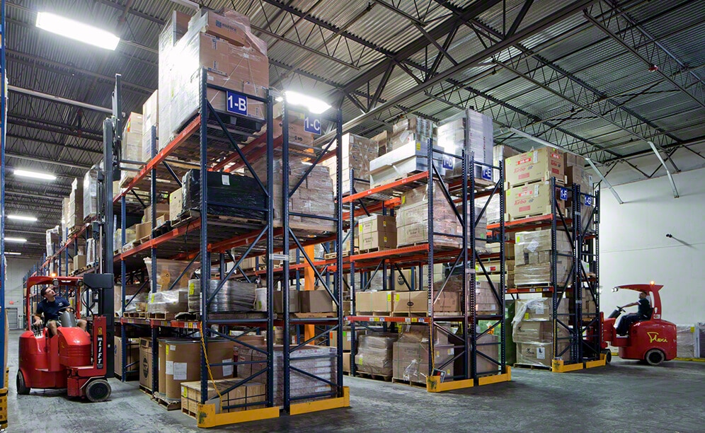 Interworld Freight在迈阿密的第三方物流运营商仓库