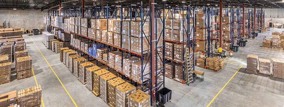 Convenience store supplier streamlines replenishment with bolted selective rack Convenience store supplier streamlines replenishment with bolted selective rack