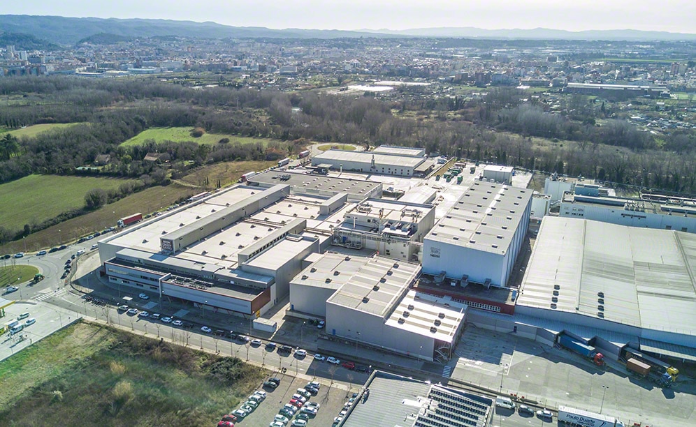 Efficient conveyors improve storage at Nestlé in Girona