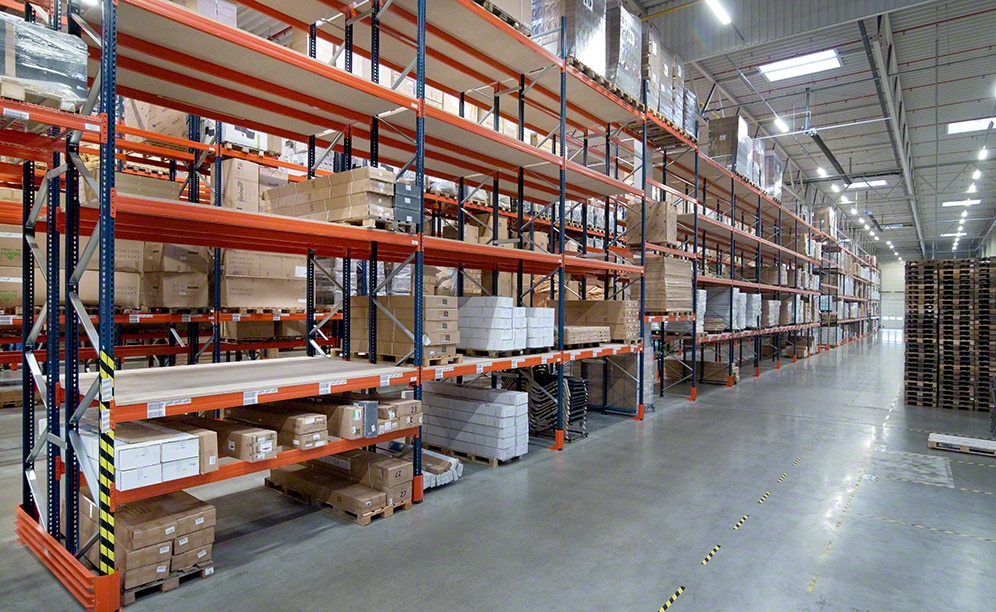 400' long HSF e-commerce pallet racks