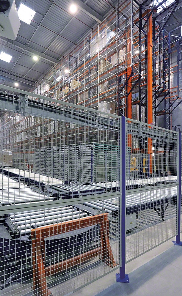 The racks of the Steris warehouse can house more than 500 pallets