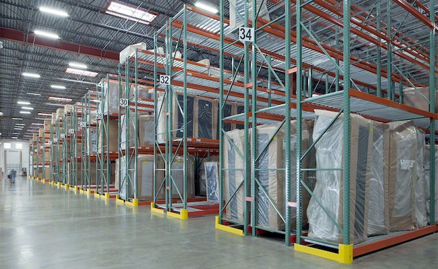 The new selective racking system with narrow aisles for Rana Furniture in Miami, has increased warehouse productivity