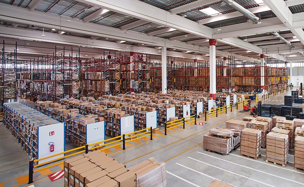 迪卡儂在巴斯亞諾的倉庫，可容納14,234個托盤
