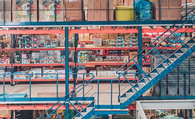Warehouse with various storage systems for E.Leclerc's supermarkets