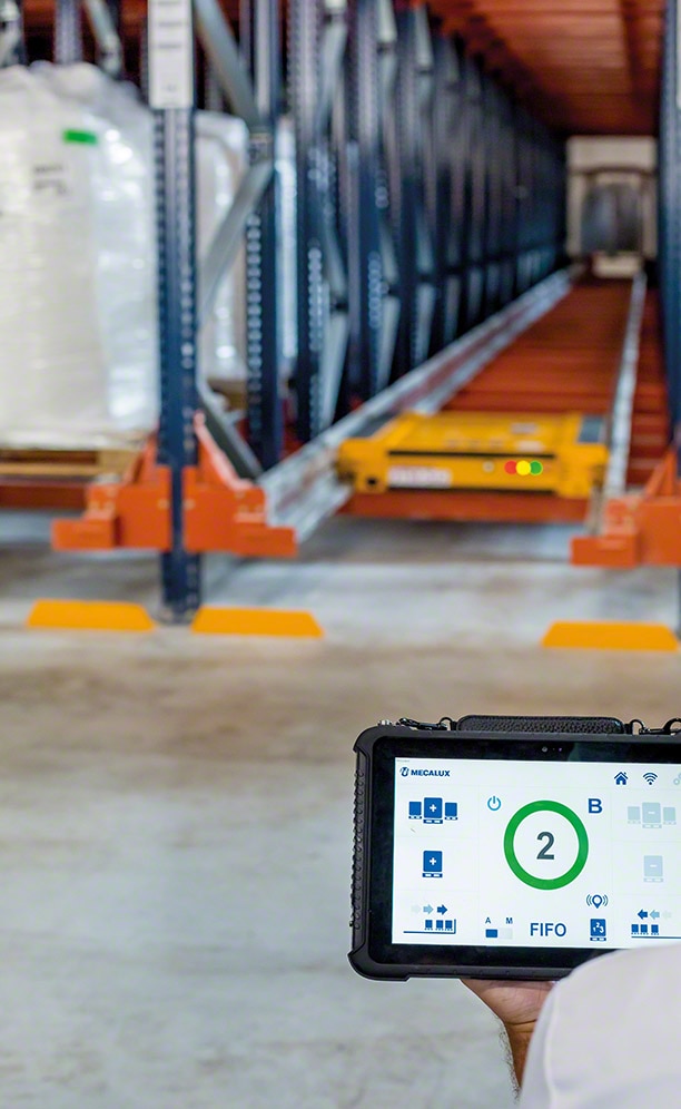 Wi-Fi connected control tablet directs the Pallet Shuttle