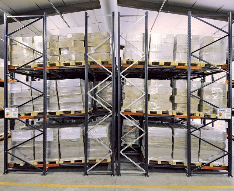 Push-back racks with trolleys