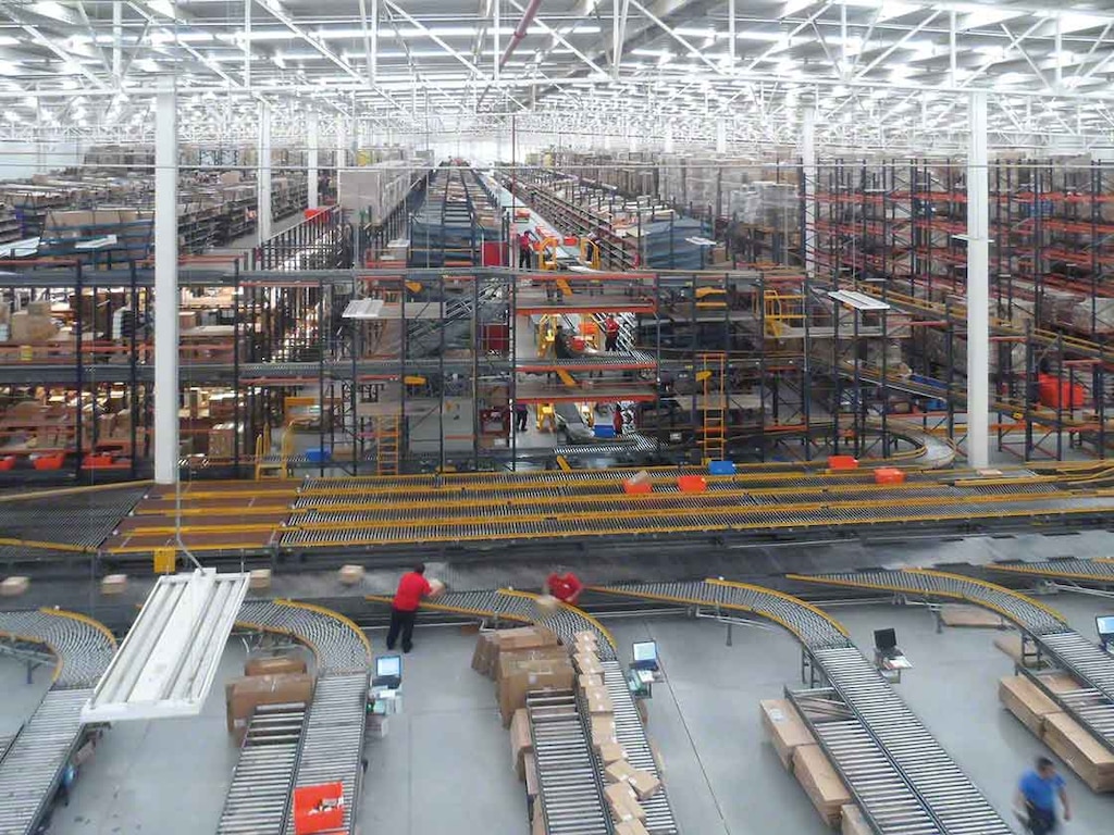 Automatic systems and warehouse management software streamline processes, making the last-mile deliveries more accurate Automatic systems and warehouse management software streamline processes, making the last-mile deliveries more accurate