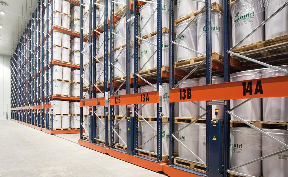 Movirack system and drive-in racks for the frozen storage of Nufri 用于Nufri冷冻储存的Movirack系统和免入式货架