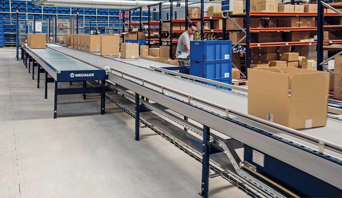 The conveyors allow safer, more ergonomic picking work in the Cofan warehouse.