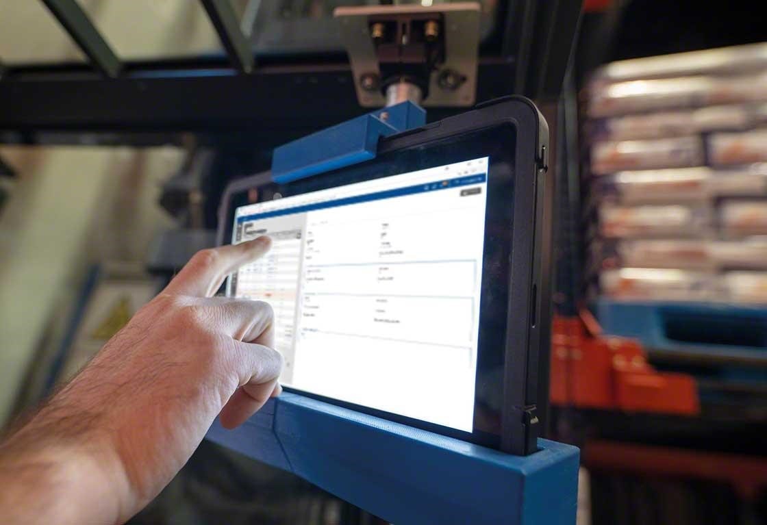 Interlake Mecalux can install both the Easy WMS (with on-premise or SaaS) and the necessary hardware.