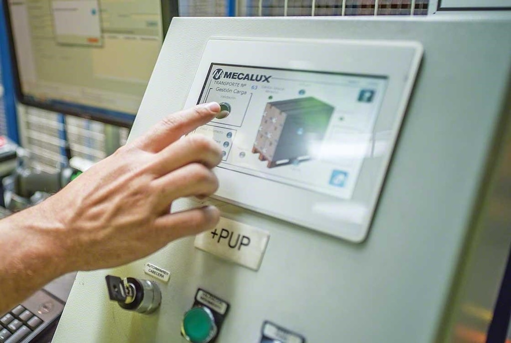 The warehouse management system has a hand in tasks linked to the receipt of goods. The warehouse management system has a hand in tasks linked to the receipt of goods.
