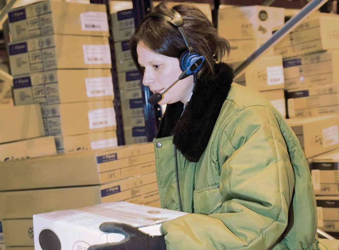 An operator performs order picking tasks with a voice picking system