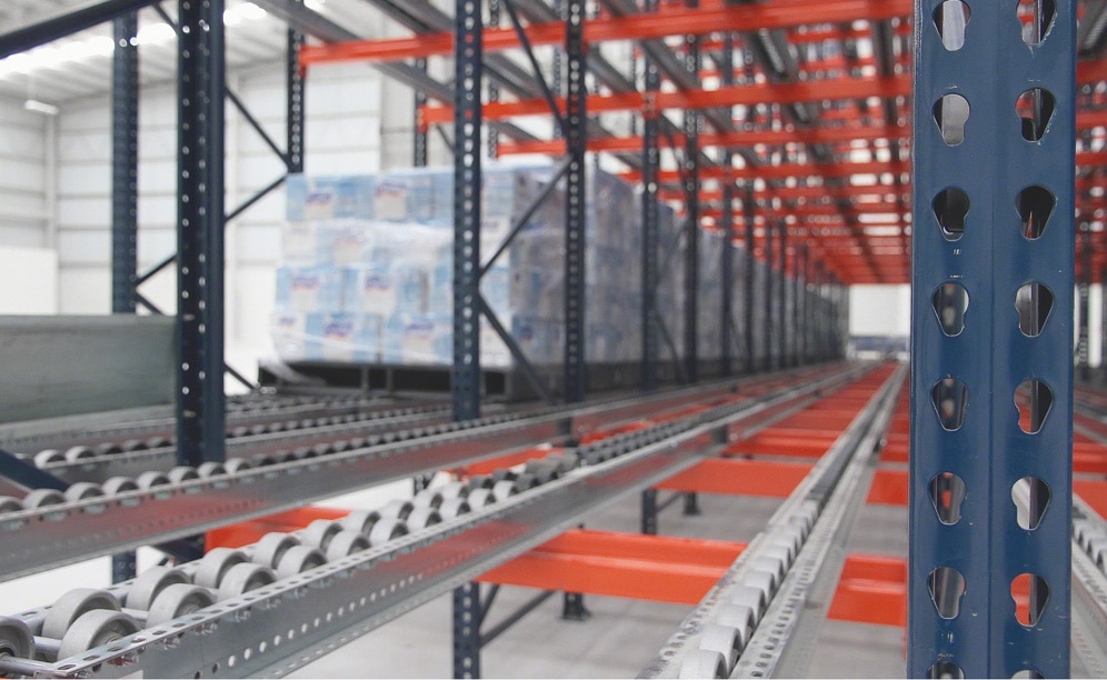 Flow racks with rollers in MIYM’s warehouses in Mexico