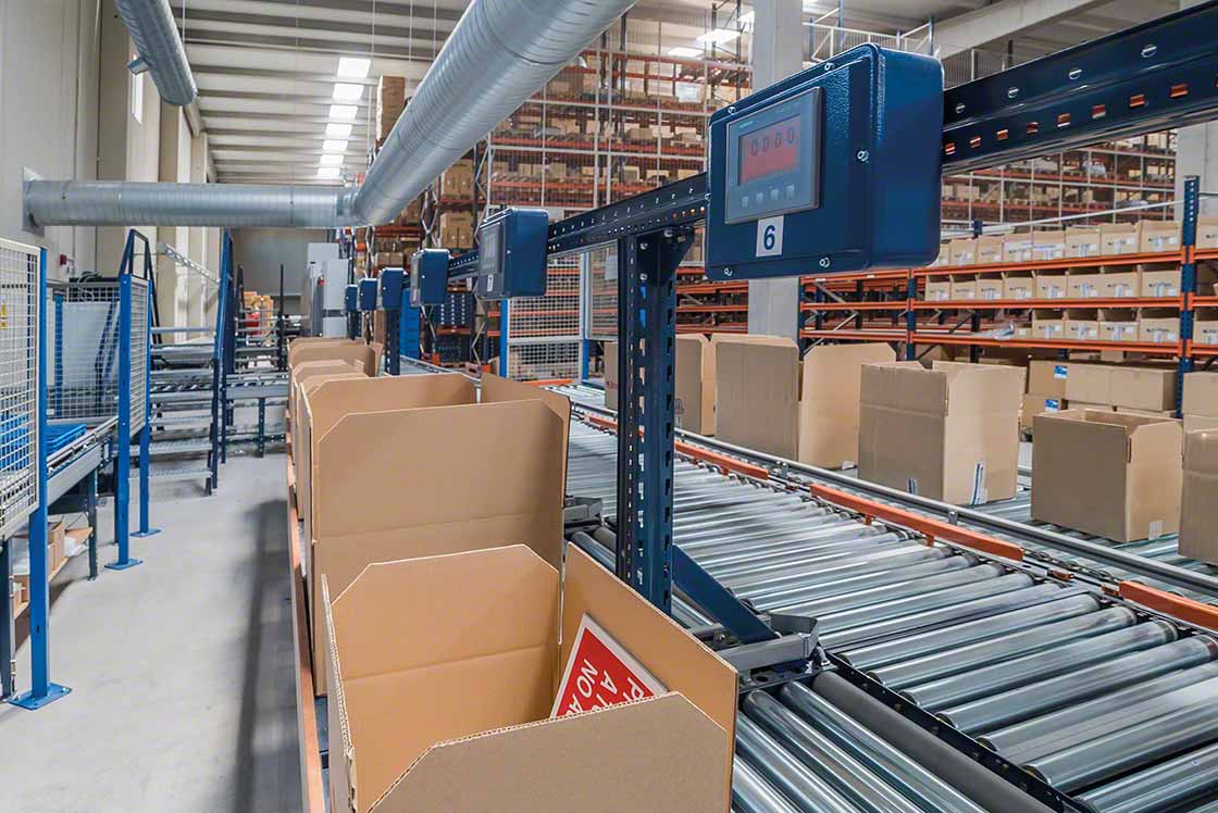Packaging should be standardized to speed up order prep within e-commerce picking tasks.
