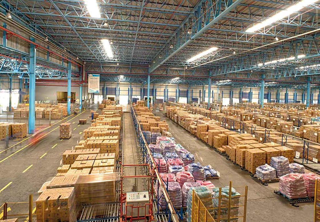 Goods consolidation is a strategy aimed at optimizing warehouse space Goods consolidation is a strategy aimed at optimizing warehouse space