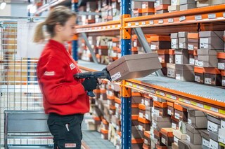With pick-to-cart operators go directly to the location of the products With pick-to-cart operators go directly to the location of the products