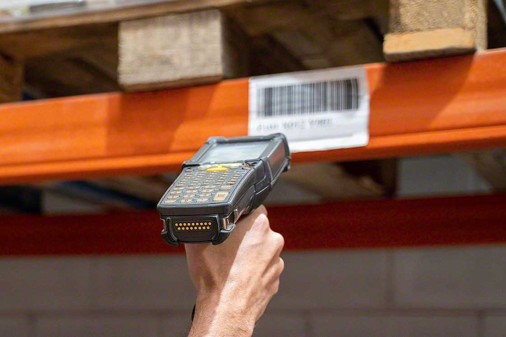 Radiofrequency terminals are used to take inventory in warehouses Radiofrequency terminals are used to take inventory in warehouses