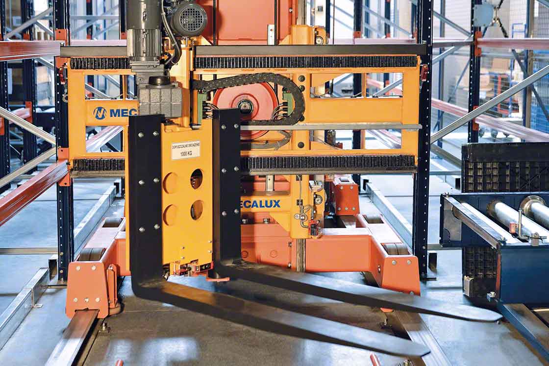 Stacker cranes for pallets speed up goods transportation in intralogistics processes