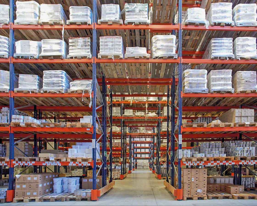 Emergency cross-passages improve safety in chemical warehouses