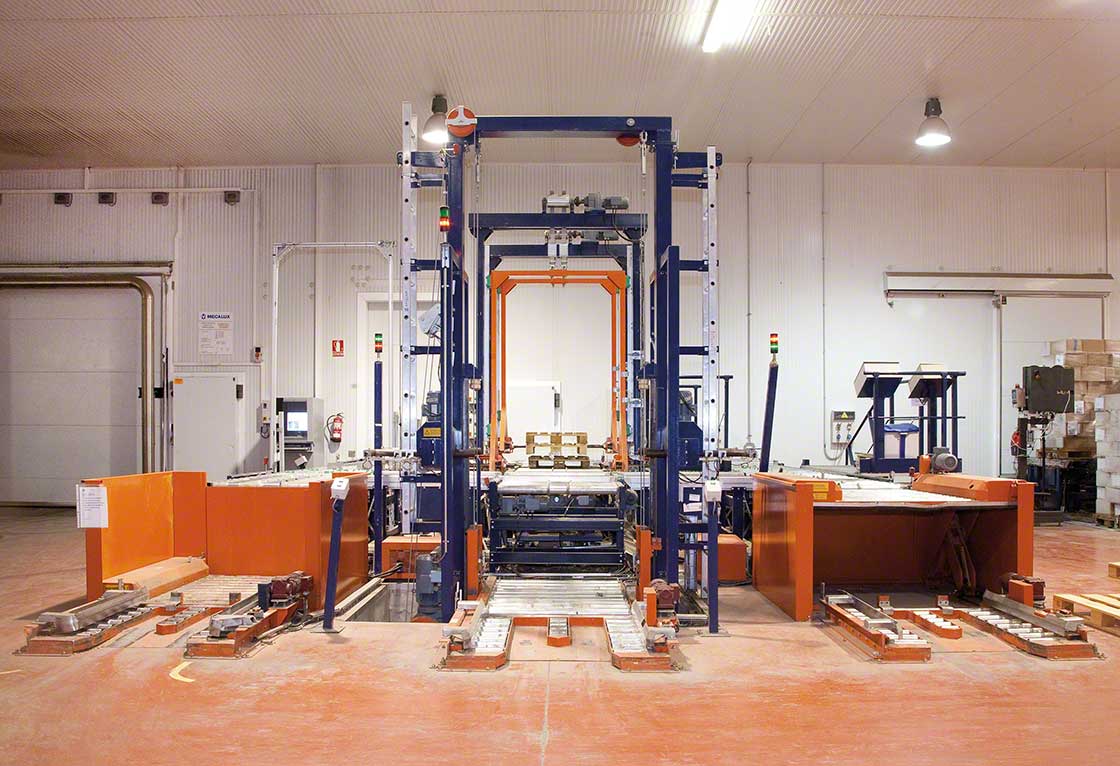 Pallet checkpoints control entries of pallets in the installation in a fully automated way Pallet checkpoints control entries of pallets in the installation in a fully automated way