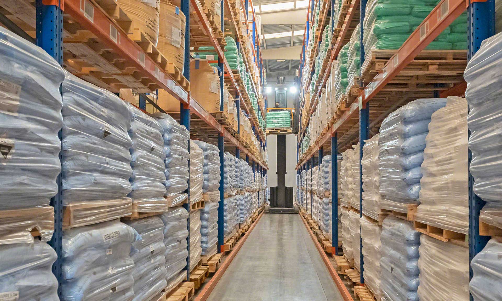 Global-TALKE: zoned warehouse with 1,000+ chemical SKUs