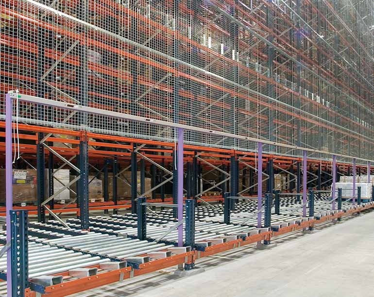 Lateral picking system in an automated warehouse.
