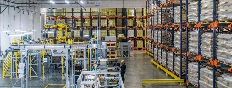 Nestlé is starting up a warehouse for the powdered milk line in Argentina Nestlé is starting up a warehouse for the powdered milk line in Argentina