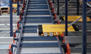 The 4-Way shuttle can navigate the racking system’s aisles autonomously