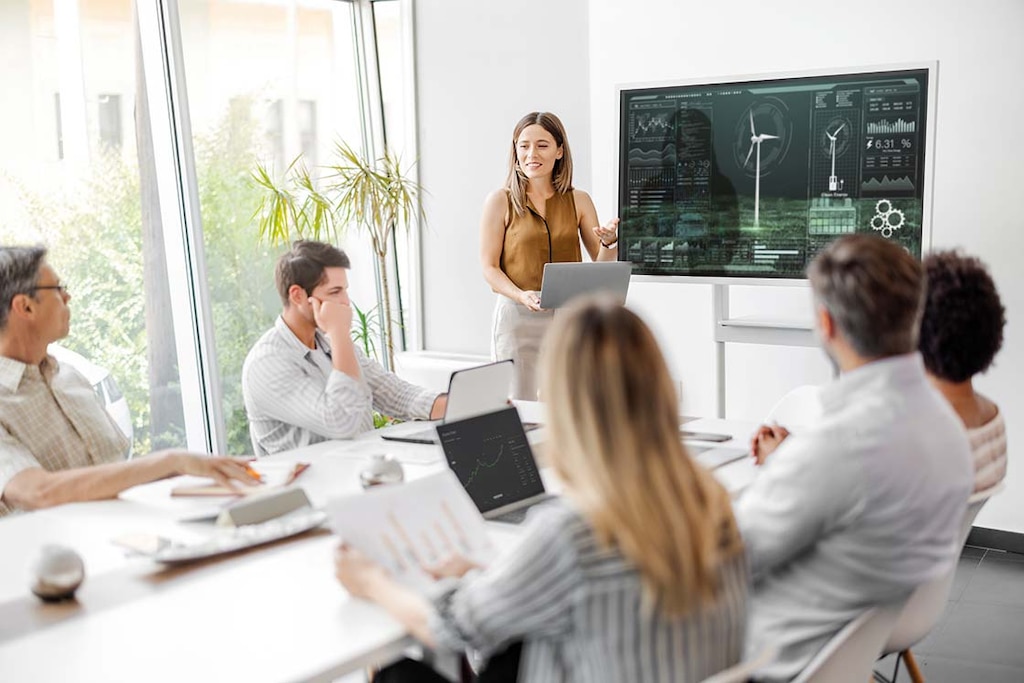 As empresas devem implementar atividades de gerenciamento do conhecimento baseadas no aprendizado com a experiência