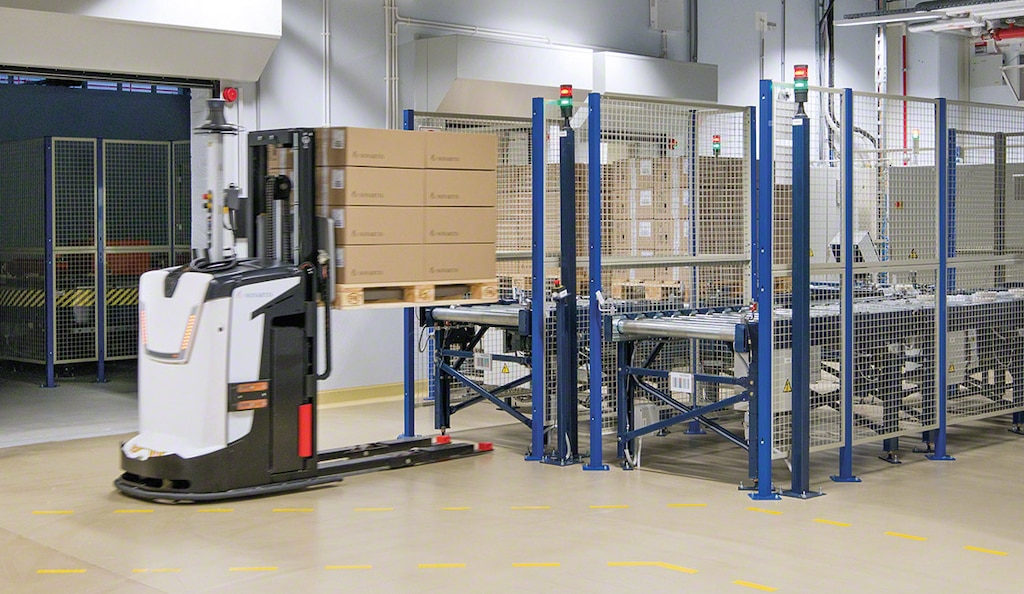 AGVs autonomously connect Novartis’s warehouse with its production center