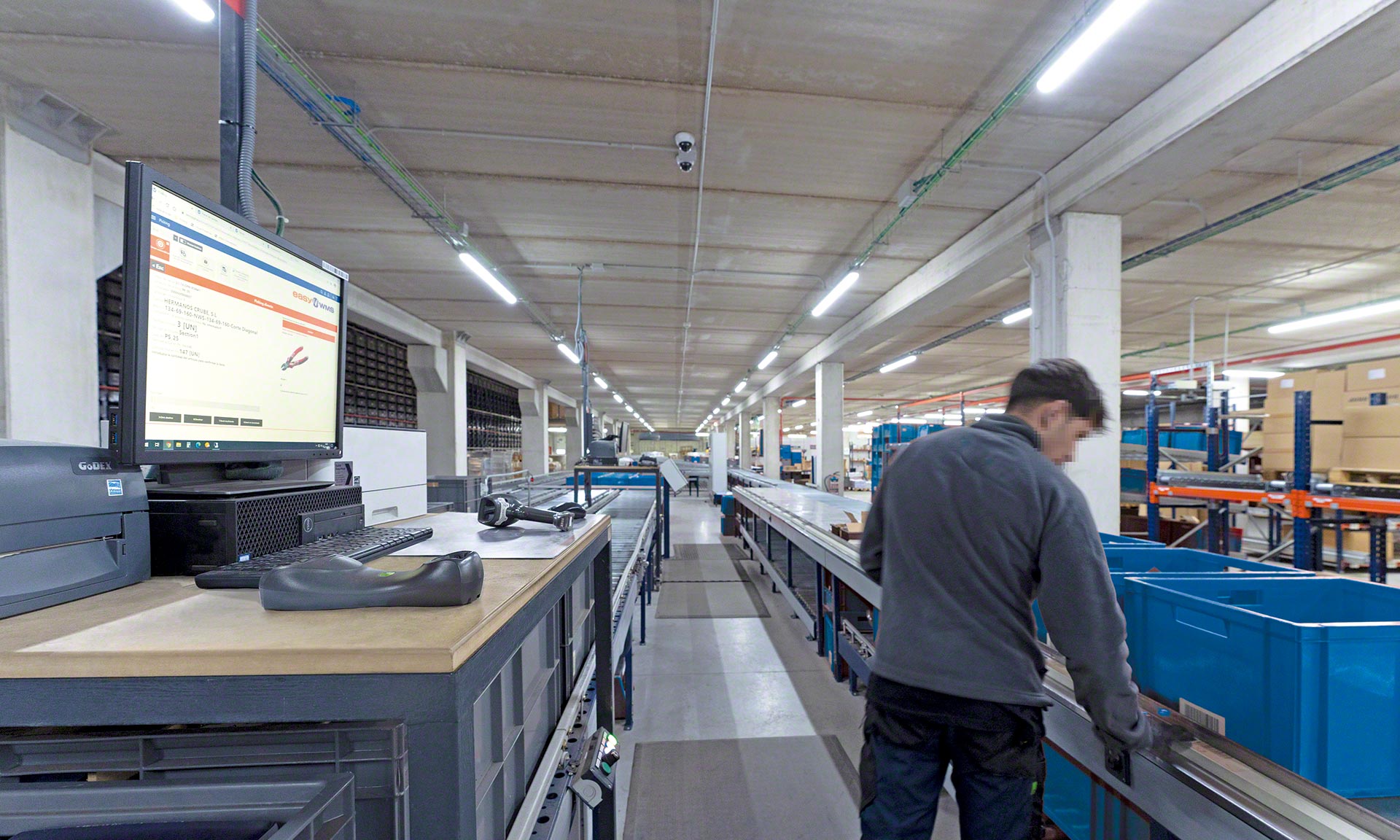 B2B2C model advantages and examples Interlake Mecalux