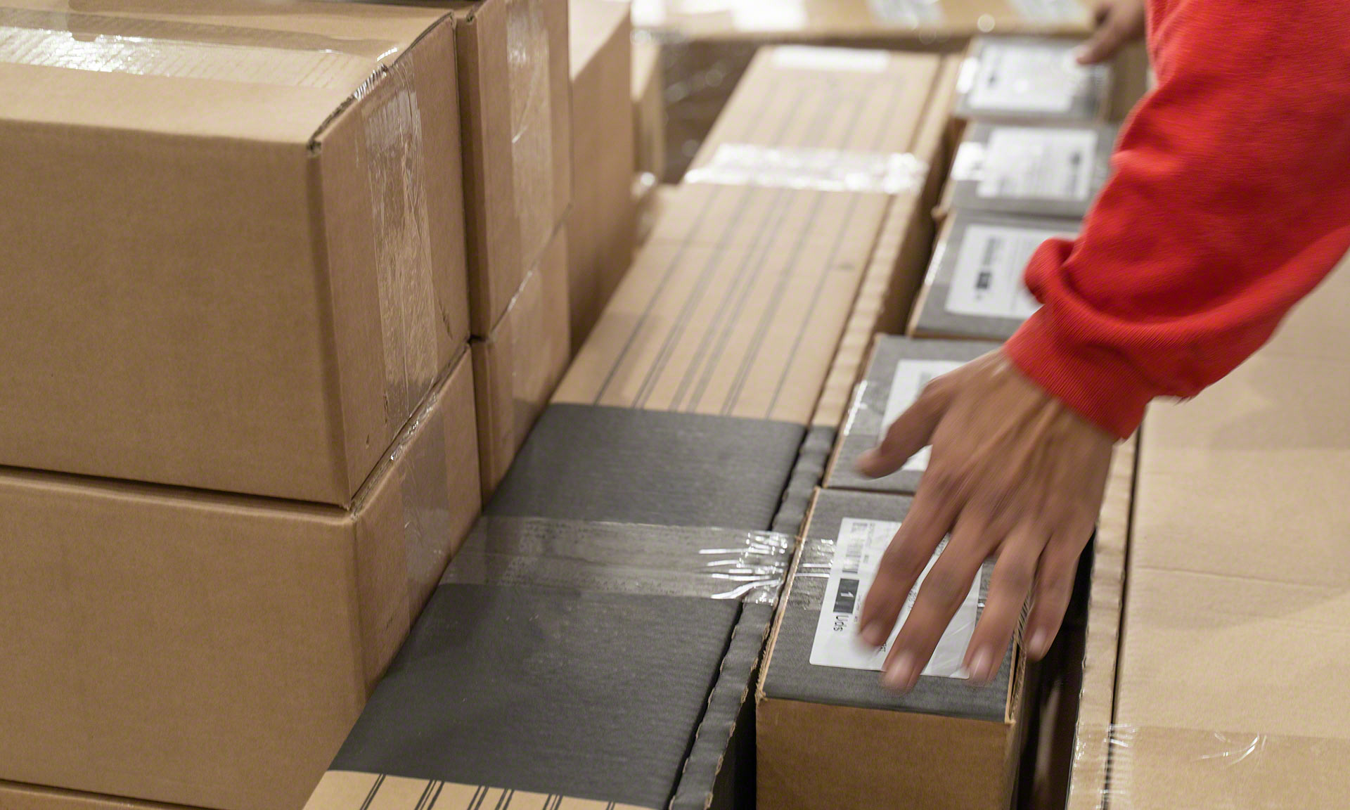 Double handling example of waste in Lean Interlake Mecalux